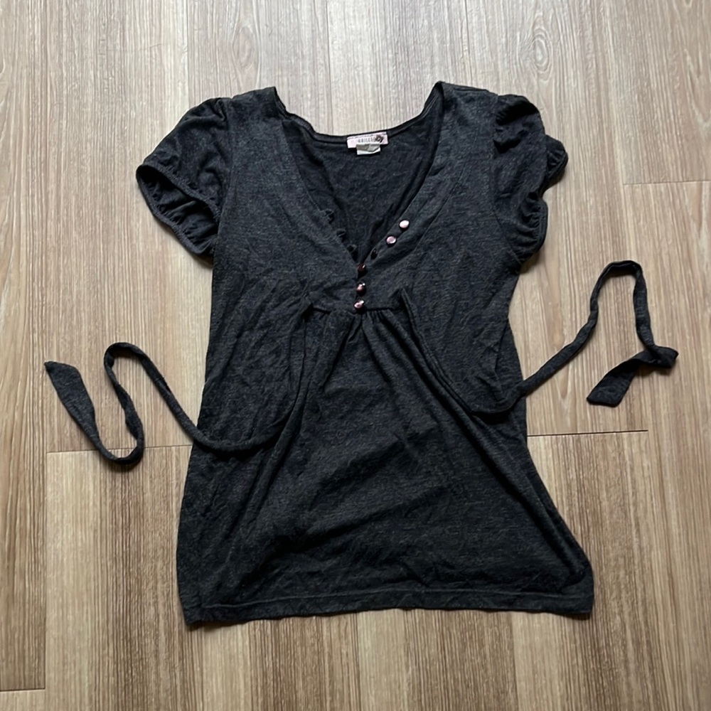 Pretty gray top with buttons and tie